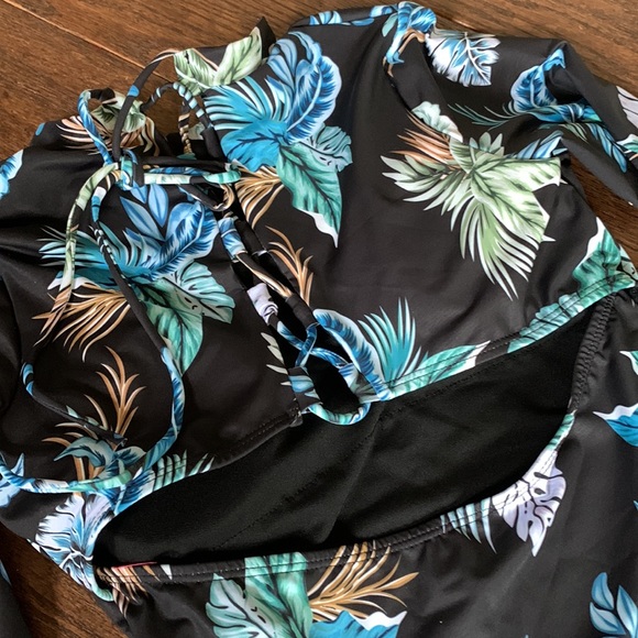 "The Keira" Lace Up Back Long Sleeve Swimsuit - Picture 5 of 6